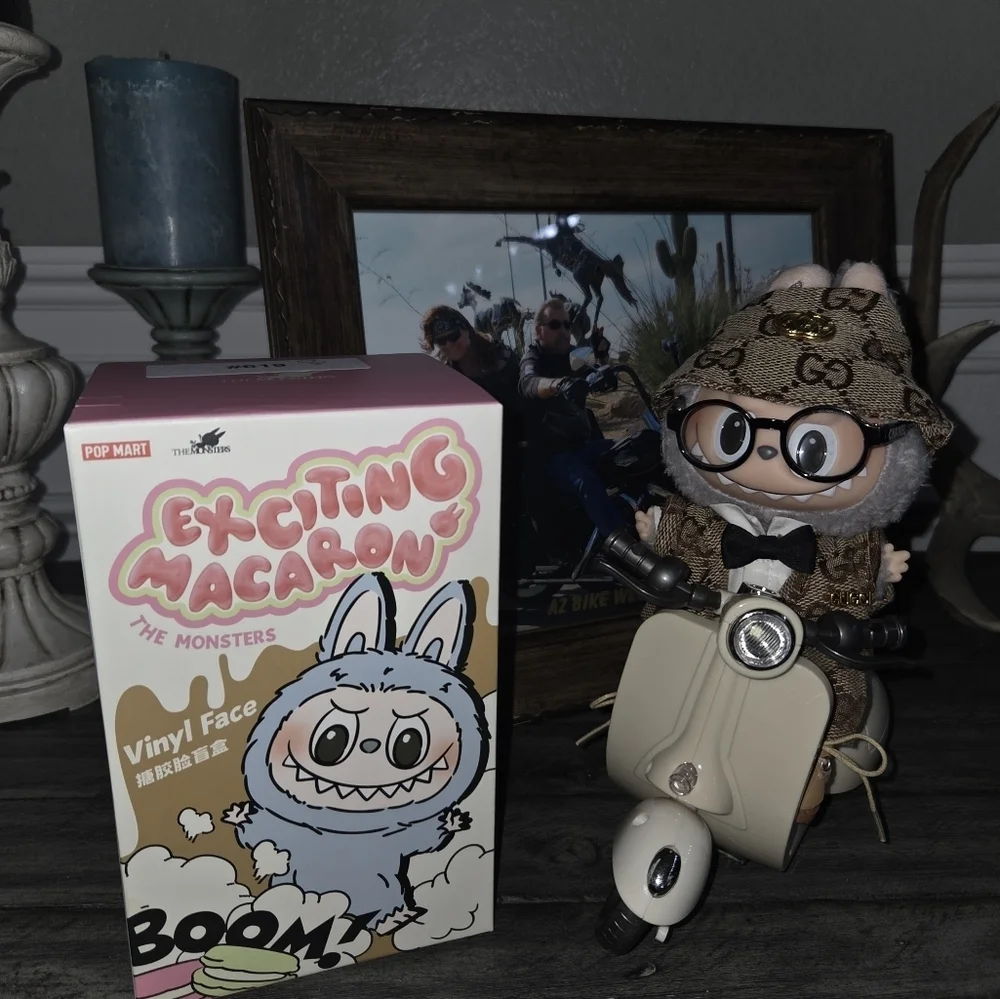 Labubu Authentic Sesame With Vespa And Fashion Ensemble. - Picture 3 of 8